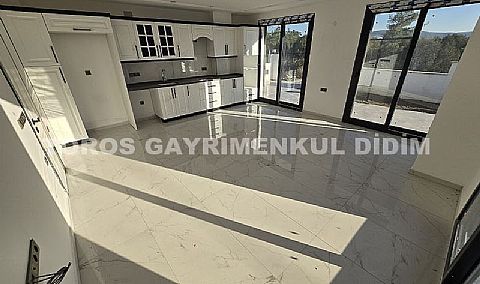 Didimde  plaja  1.km mesafede Satılık  Müstakil Villa 