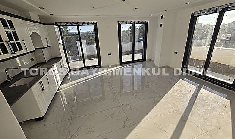 Didimde  plaja  1.km mesafede Satılık  Müstakil Villa 