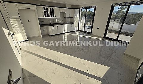 Didimde  plaja  1.km mesafede Satılık  Müstakil Villa 