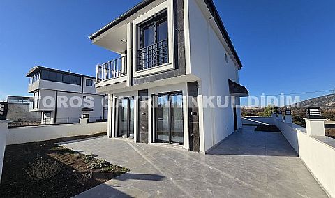 Didimde  plaja  1.km mesafede Satılık  Müstakil Villa 