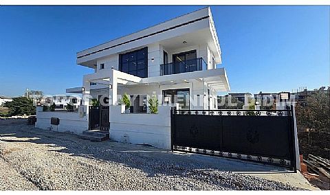 Didimde plaja 800 mt mesafede satılık müstakil ev