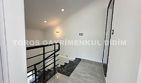 Didim’in sevilen ve sakin bölgelerinden Hisar Mahallesi’nde, müstakil tapulu, kullanıma hazır 3+1 villa satışta