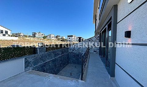 Didim’in sevilen ve sakin bölgelerinden Hisar Mahallesi’nde, müstakil tapulu, kullanıma hazır 3+1 villa satışta