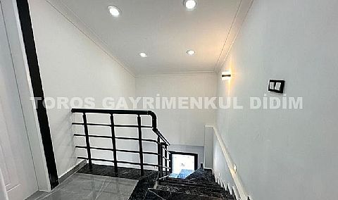 Didim’in sevilen ve sakin bölgelerinden Hisar Mahallesi’nde, müstakil tapulu, kullanıma hazır 3+1 villa satışta