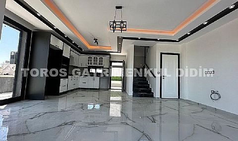 Didim’in sevilen ve sakin bölgelerinden Hisar Mahallesi’nde, müstakil tapulu, kullanıma hazır 3+1 villa satışta