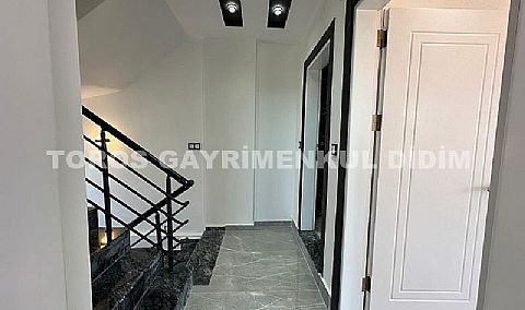 Didim’in sevilen ve sakin bölgelerinden Hisar Mahallesi’nde, müstakil tapulu, kullanıma hazır 3+1 villa satışta