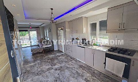 Kuşadası Davutlar Çarşı Merkezde Dubleks Villa